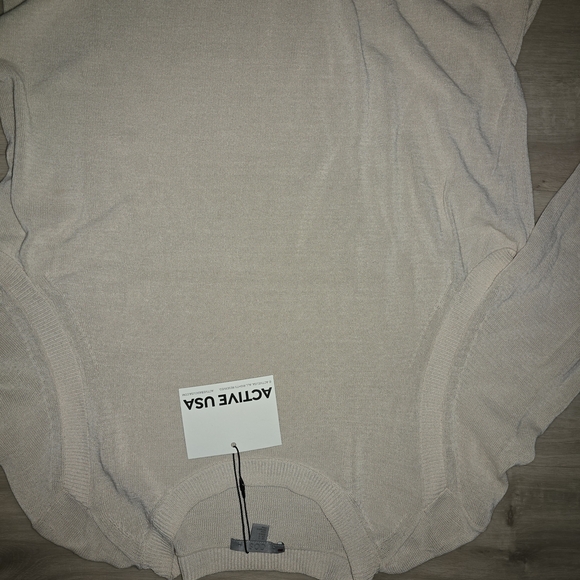 Active USA Light Beige Sweater - Picture 2 of 7